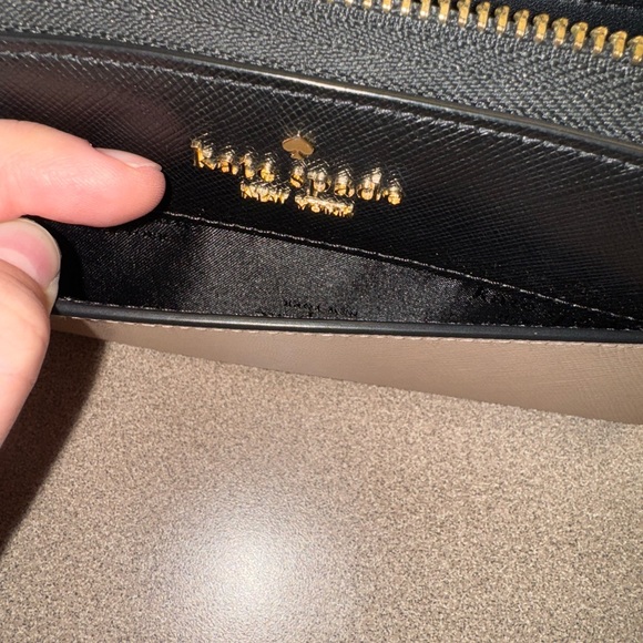 LIKE NEW: Kate Spade Madison Large Continental Wallet - Picture 4 of 9